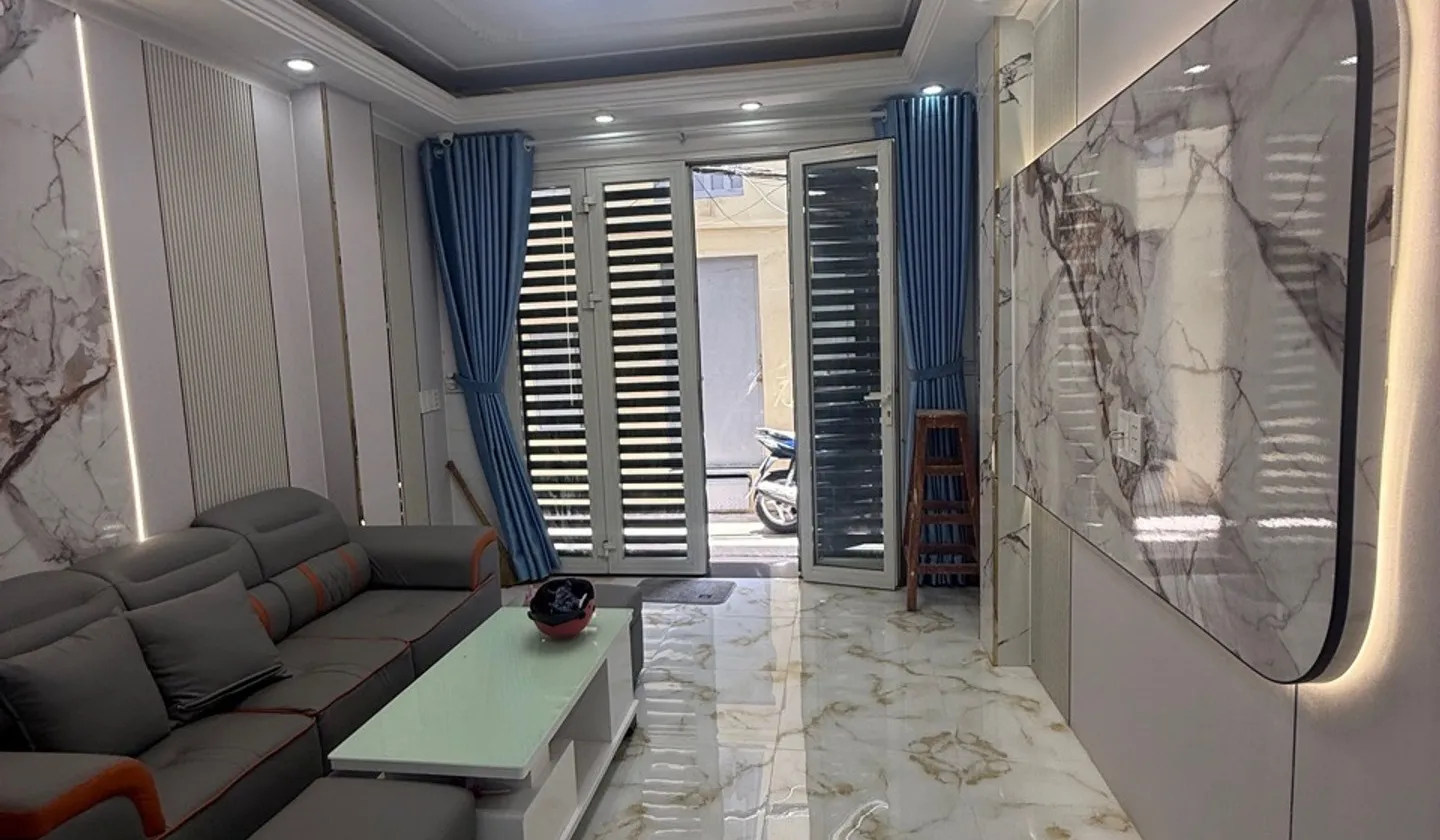 NHÀ 3 TẦNG - Ở LIỀN - GẦN ĐƯỜNG XE TẢI - KẾ CHỢ BÙI VĂN BA - 4PN - 4,86 TỶ... Bán nhà riêng tại Tân Thuận, Hồ Chí Minh 01