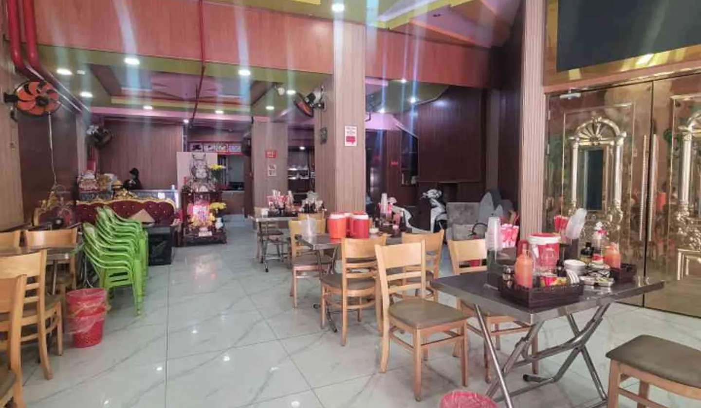 Bán tòa nhà 6 tầng mặt tiền Chợ Lớn, 16 phòng karaoke, kinh doanh tốt... Bán nhà mặt phố tại Bình Phú, Hồ Chí Minh 01