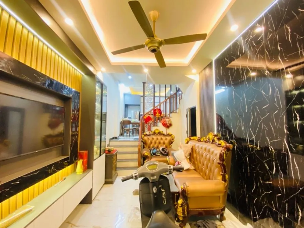 Bán nhà Kim Giang, Hoàng Mai, gần ô tô, sổ nở hậu, 37m2, 10 tỷ(CTL)... Bán nhà riêng tại Định Công, Hà Nội 01