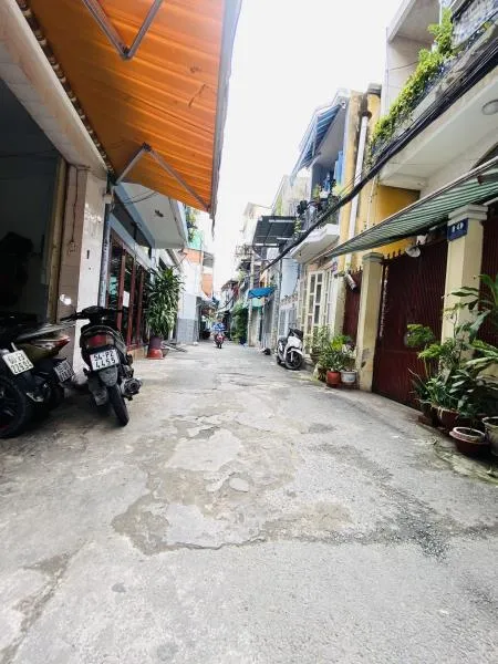 Bán nhà mặt phố 50m2 nở hậu, 2 tầng, khu vực Tân Bình thuận tiện xây dựng... Bán nhà mặt phố tại Tân Hòa, Hồ Chí Minh 01