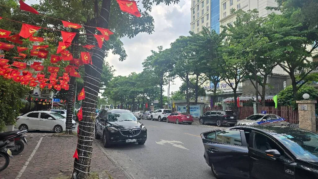 Bán gấp nhà phố Hoàng Như Tiếp đẳng cấp với thang máy, vị trí kim cương... Bán nhà mặt phố tại Bồ Đề, Hà Nội 01