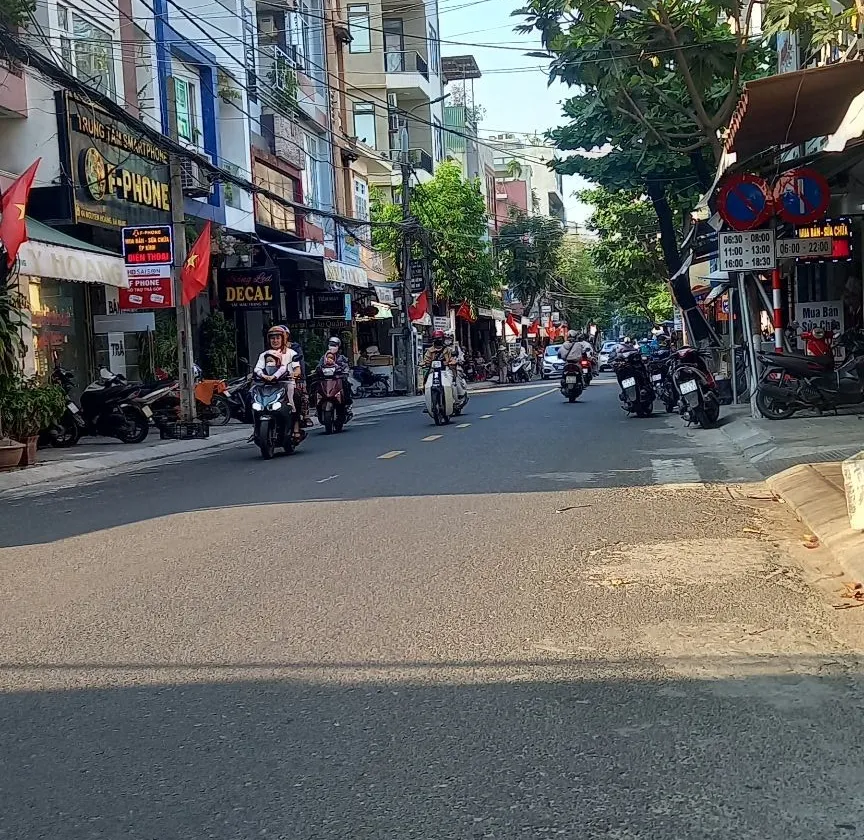 Nhà 4 tầng mặt phố Nguyễn Hoàng, vỉa hè rộng, tiện kinh doanh... Bán nhà mặt phố tại Thanh Khê, Đà Nẵng 01