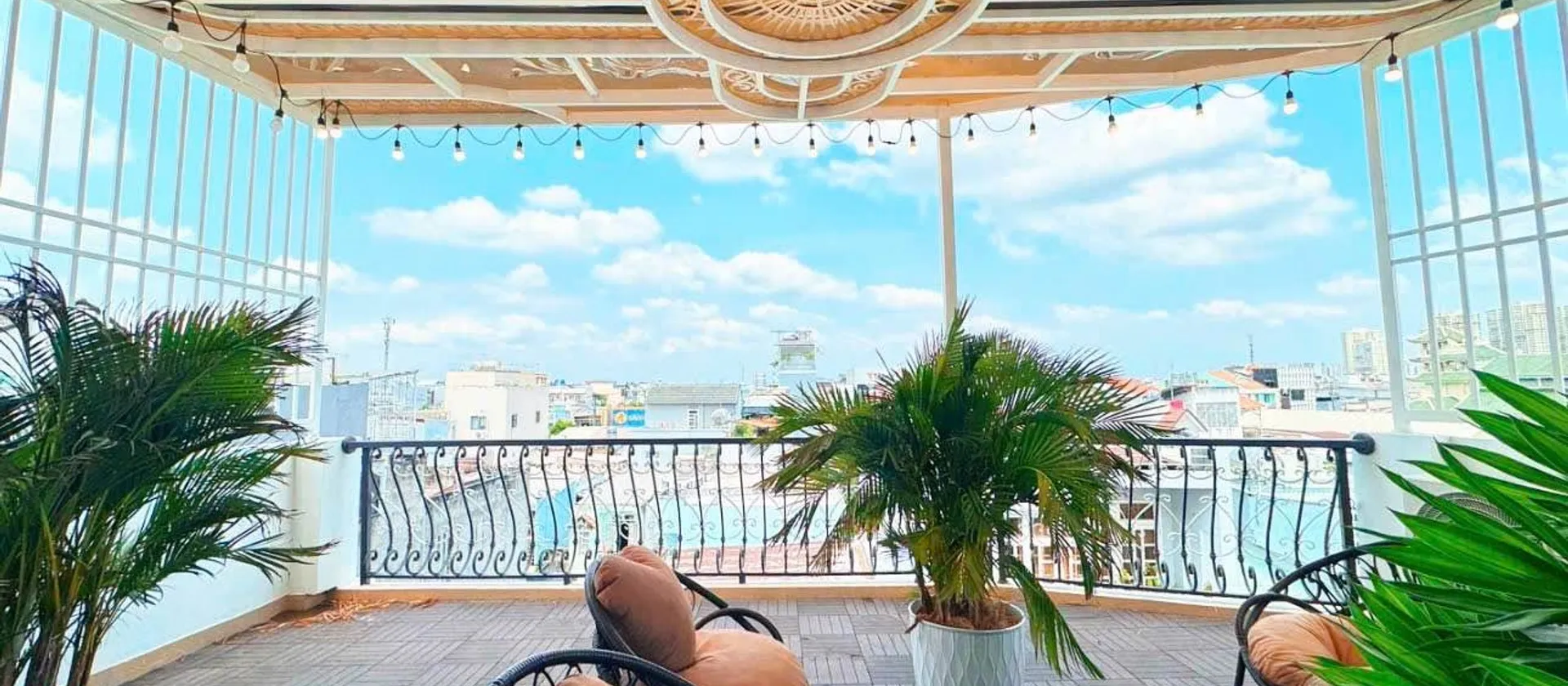 Nhà góc 2 mặt tiền, xe hơi tránh, 4 tầng rộng rãi gần Quận 7... Bán nhà riêng tại Nhà Bè, Hồ Chí Minh 01