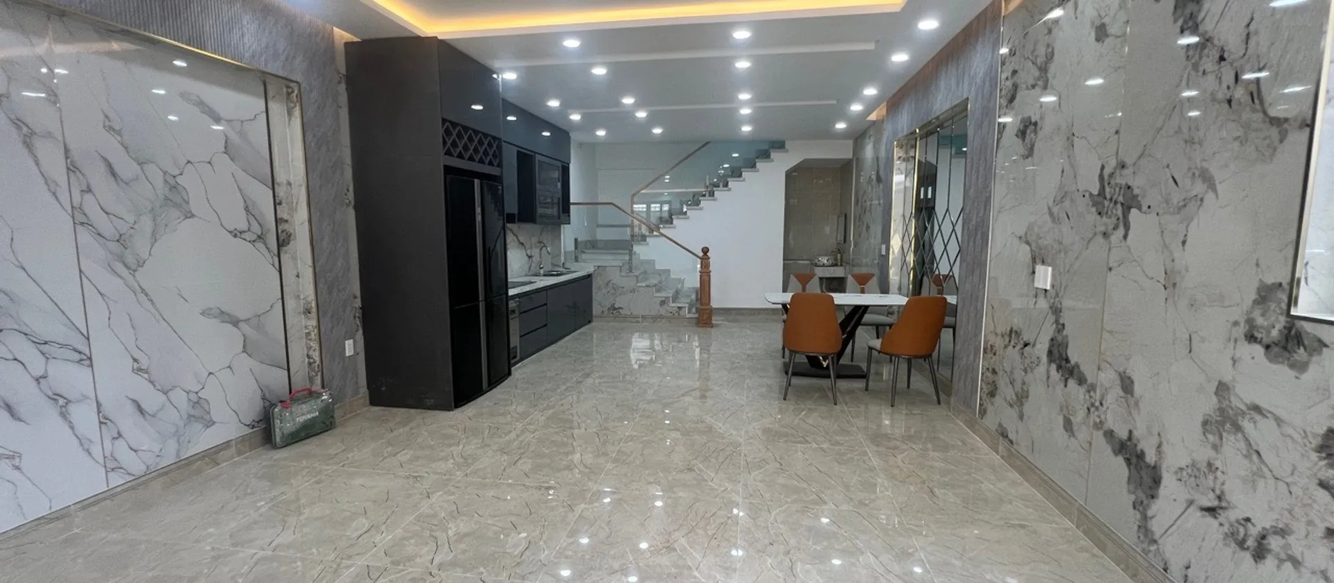 🔥 CHỦ NHIỆT BÁN GIẢM CHÀO 400 TRIỆU - GIÁ MỚI 4.8 TỶ 🔥
🏠 NHÀ ĐẸP Ở NGAY - 3 TẦNG SÂN THƯỢNG -... Bán nhà riêng tại Trung Mỹ Tây, Hồ Chí Minh 01