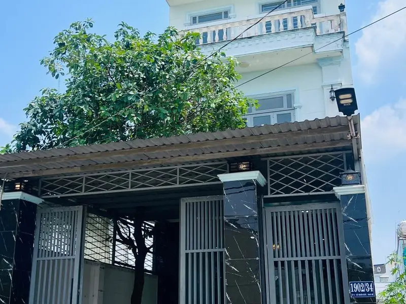 Nhà 3 tầng rộng rãi, thiết kế hiện đại tại Lê Văn Lương... Bán nhà riêng tại Hiệp Phước, Hồ Chí Minh 01