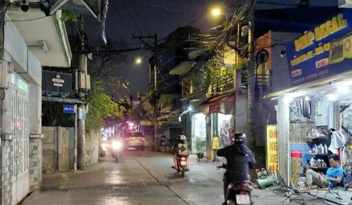 Nhà 2 mặt tiền cực hiếm đường Nguyễn Sơn nối dài— Nở hậu 5.5m — 4 tỷ 699— Sổ hồng riêng chính chủ... Bán nhà mặt phố tại Bình Hưng Hòa, Hồ Chí Minh 01