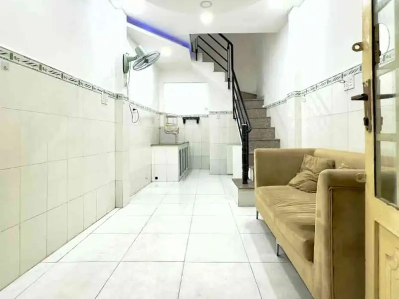 Nhà 3 tầng diện tích 20.2m² trung tâm Quận 1 với 3 phòng ngủ và 2 phòng tắm... Bán nhà riêng tại Cầu Ông Lãnh, Hồ Chí Minh 01