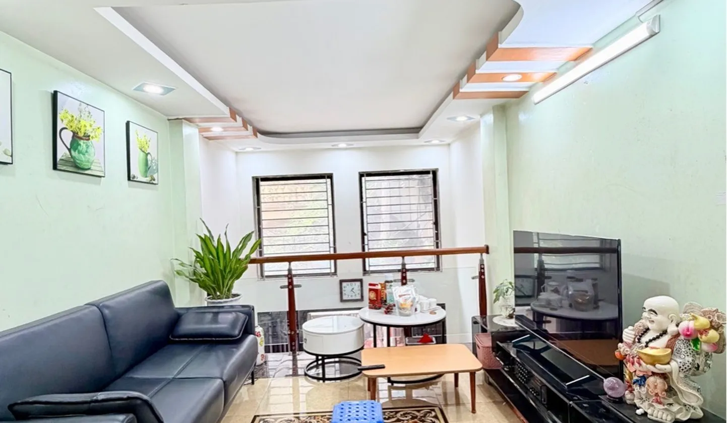 Bán nhà 6 tầng mặt ngõ thoáng tại Đại Từ, gần hồ Linh Đàm, thích hợp an cư và kinh doanh... Bán nhà riêng tại Định Công, Hà Nội 01