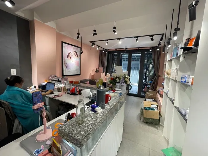 Nhà 3 tầng xinh xắn ở trung tâm Quận 10 - Sống tiện nghi, kinh doanh cực đỉnh... Bán nhà riêng tại Diên Hồng, Hồ Chí Minh 01