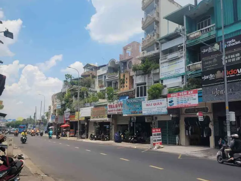Nhà mặt phố Lạc Long Quân, sầm uất Tân Bình, rộng thoáng... Bán nhà mặt phố tại Bảy Hiền, Hồ Chí Minh 01