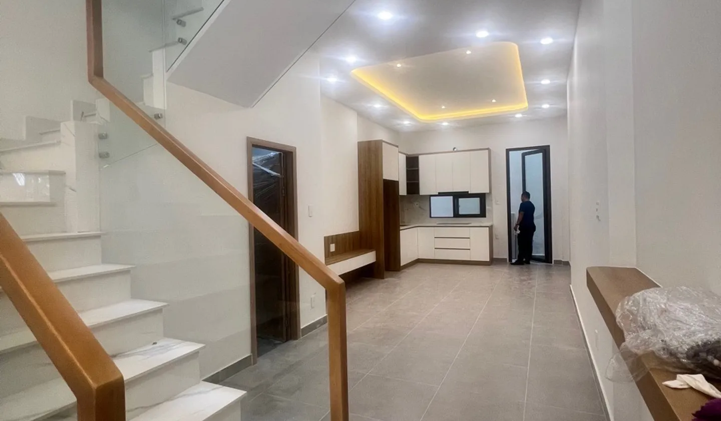 NHÀ 3 TẦNG – HẺM NHỰA 6M – ÔTÔ NGỦ TRONG NHÀ – 72M² –... Bán nhà riêng tại Bình Hưng Hòa, Hồ Chí Minh 01