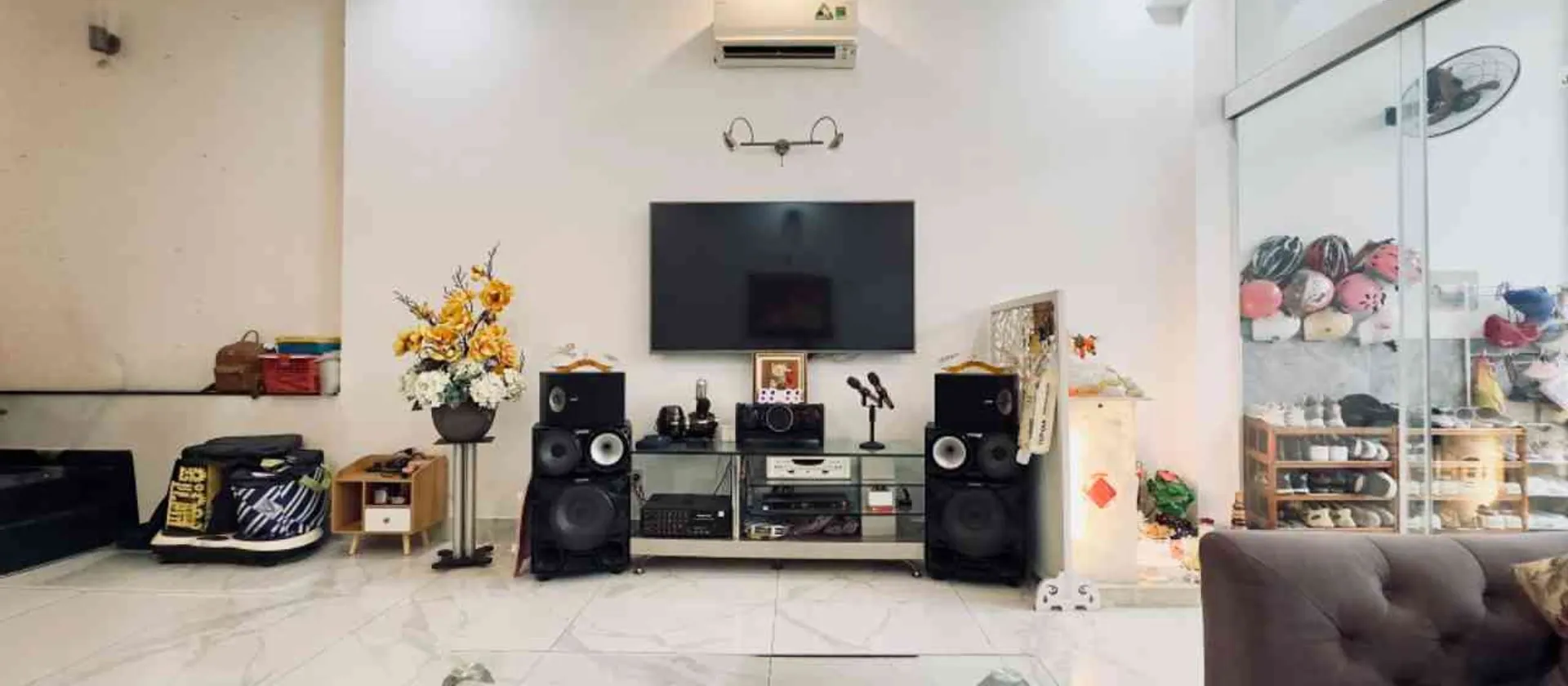 Nhà phố Trường Sa gần Quận 1, view kênh siêu đẹp, sân ô tô riêng... Bán nhà mặt phố tại Cầu Kiệu, Hồ Chí Minh 01