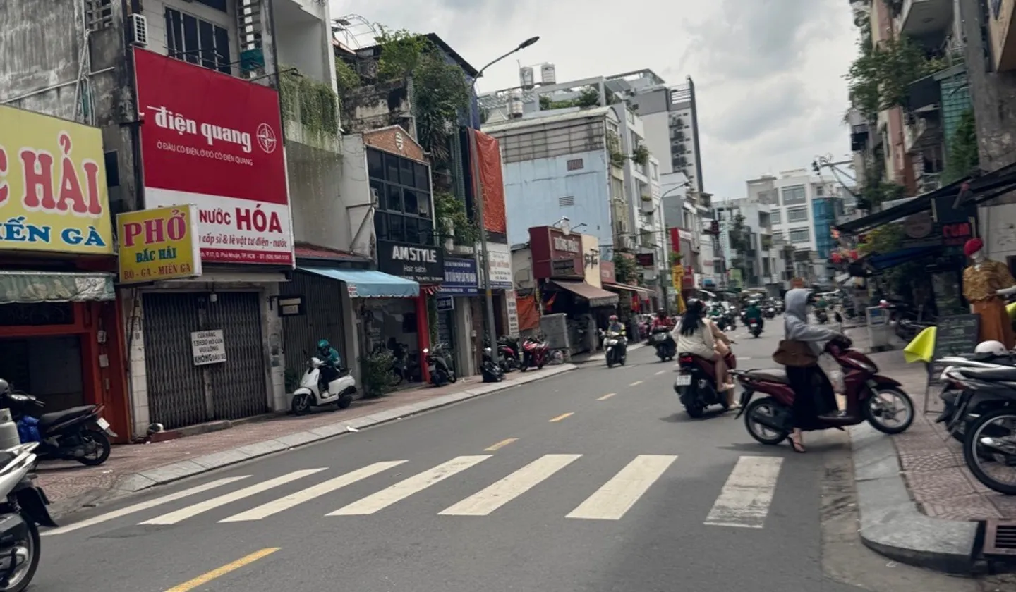 Nhà Phú Nhuận sát mặt tiền, rộng 6m, tiện nghi hiện đại... Bán nhà riêng tại Cầu Kiệu, Hồ Chí Minh 01