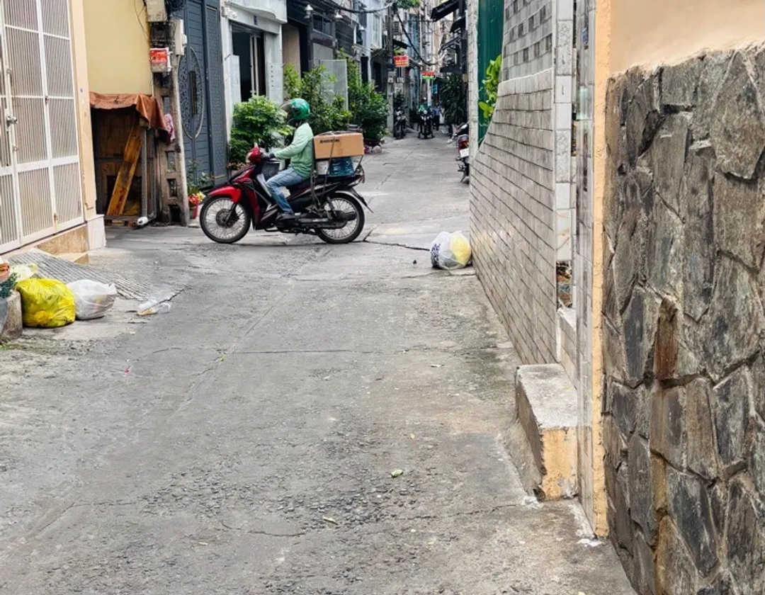 Kết cấu: 1 trệt, 1 lửng, 2 lầu, sân thượng  Công năng: 5 phòng ngủ, 5 WC  Nhà đúc bê tông cốt thé... Bán nhà riêng tại Chợ Quán, Hồ Chí Minh 01