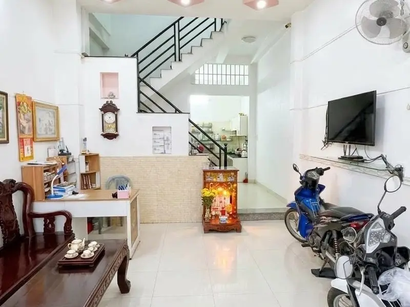 Nhà Tân Bình - Lạc Long Quân nở hậu nhiều, 4 tầng ở ngay - CHDV- ngang hơn 4m - dài 15m - hơn 9t... Bán nhà riêng tại Bảy Hiền, Hồ Chí Minh 01