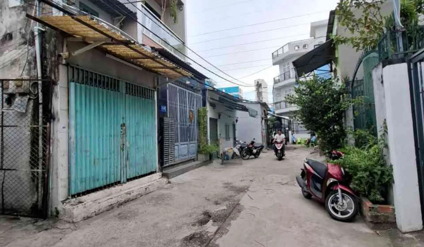 Kết cấu: nhà cấp 4 cũ tiện xây dựng mới.
🌴 🌴 - Đường trước nhà: xe 16c chạy... Bán nhà riêng tại An Lạc, Hồ Chí Minh 01