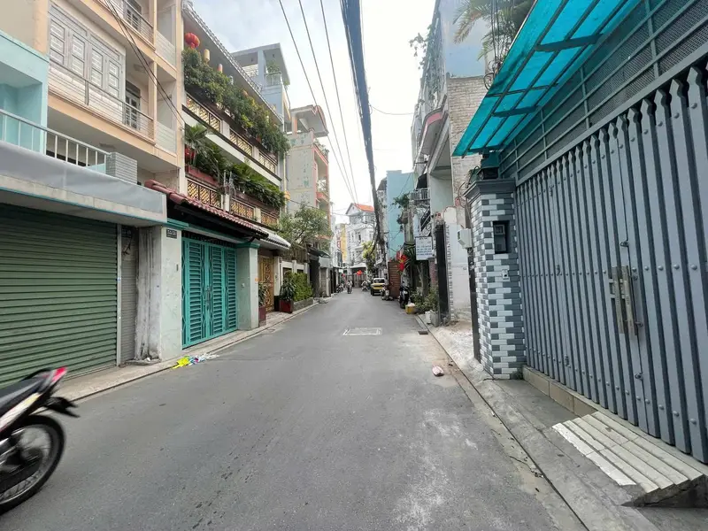 Nhà rộng 6 phòng ngủ giữa lòng Tân Bình - Giá hấp dẫn... Bán nhà riêng tại Tân Hòa, Hồ Chí Minh 01