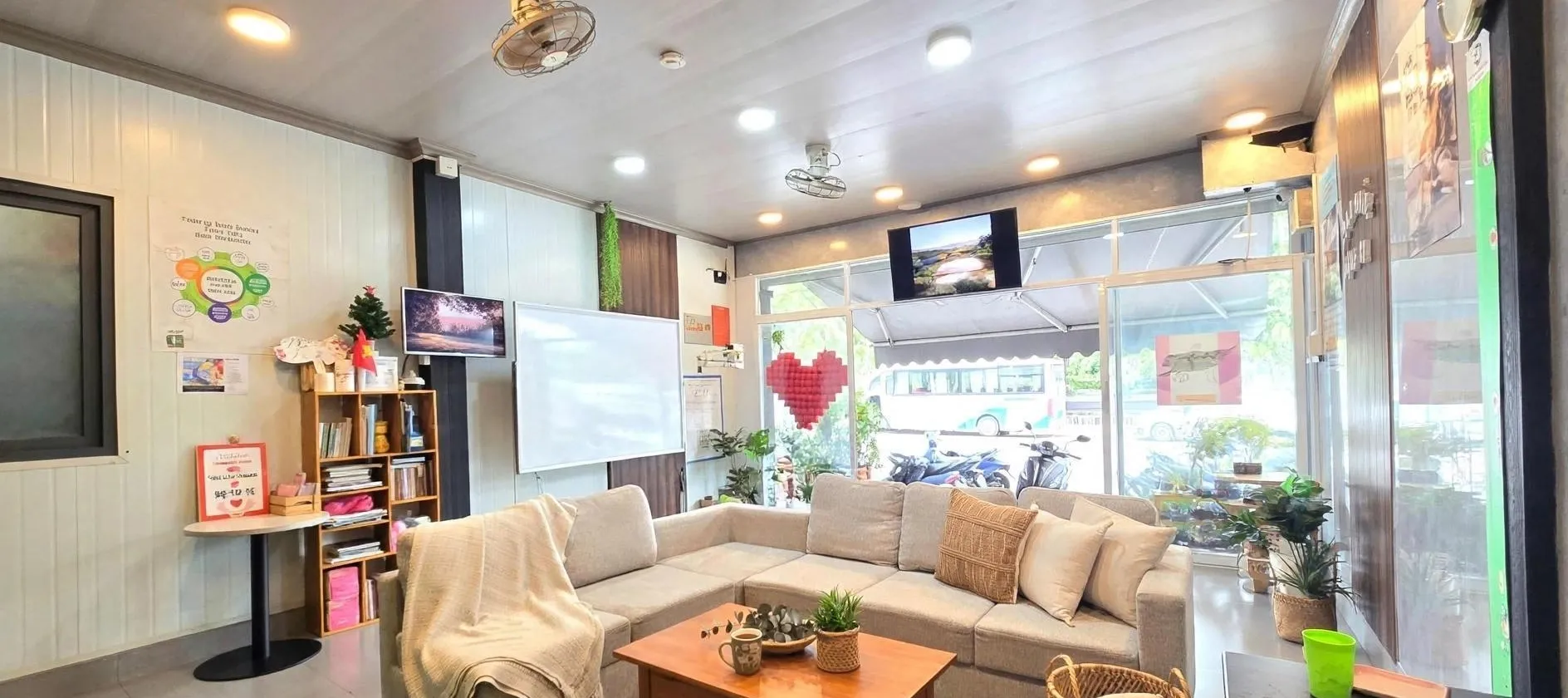 Ngay Hồ Bơi Khánh Hội - 4 tầng - 72m2 (4.5×16m) - Cho thuê khoán 420tr/năm - 14.9x tỷ... Bán nhà riêng tại Vĩnh Hội, Hồ Chí Minh 01