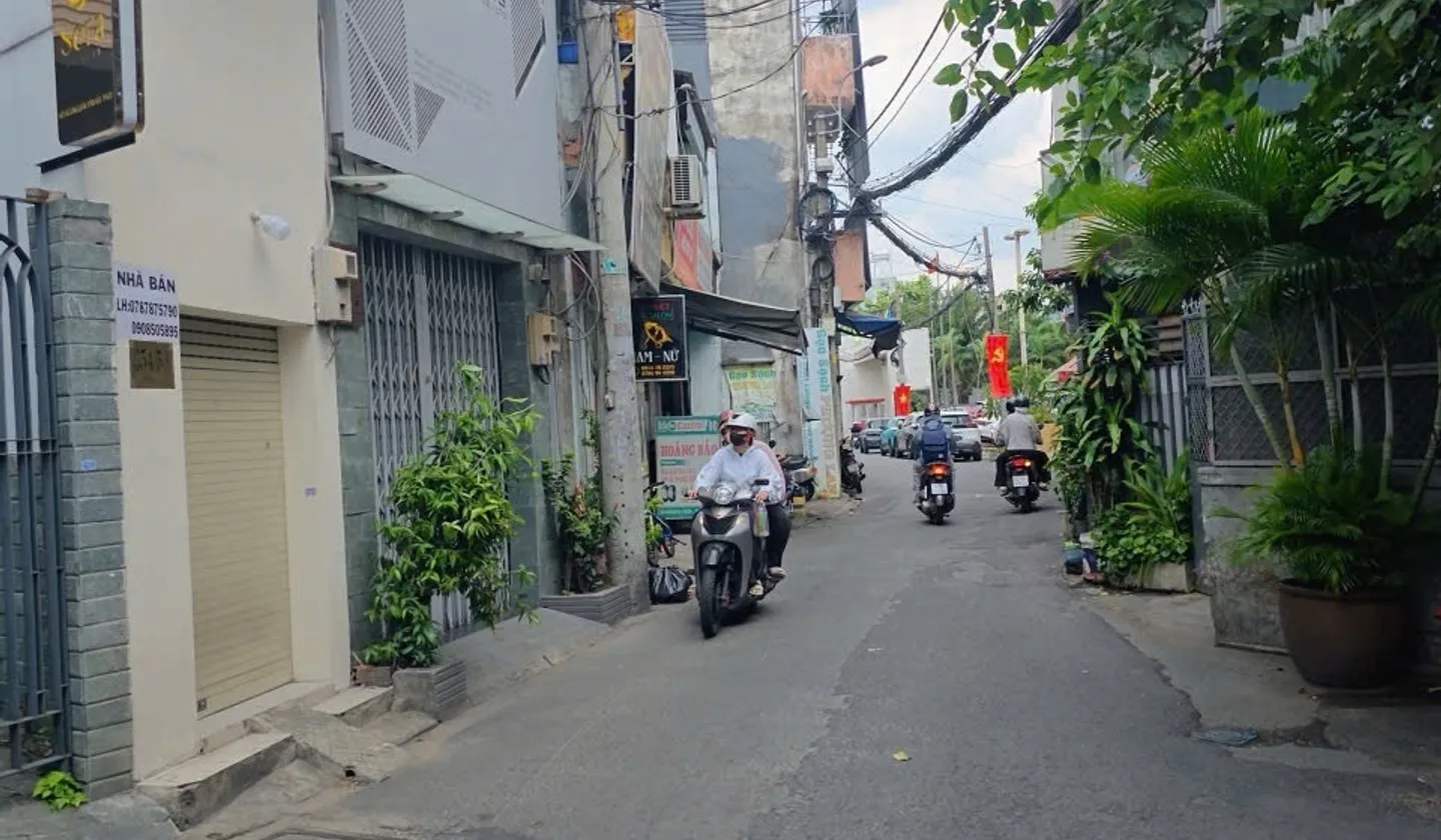 Nhà 2 Tầng Hẻm Xe Hơi Lạc Long Quân - Sổ Hồng Riêng Chỉ Nhỉnh 1 Tỷ.... Bán nhà riêng tại Tân Hòa, Hồ Chí Minh 01