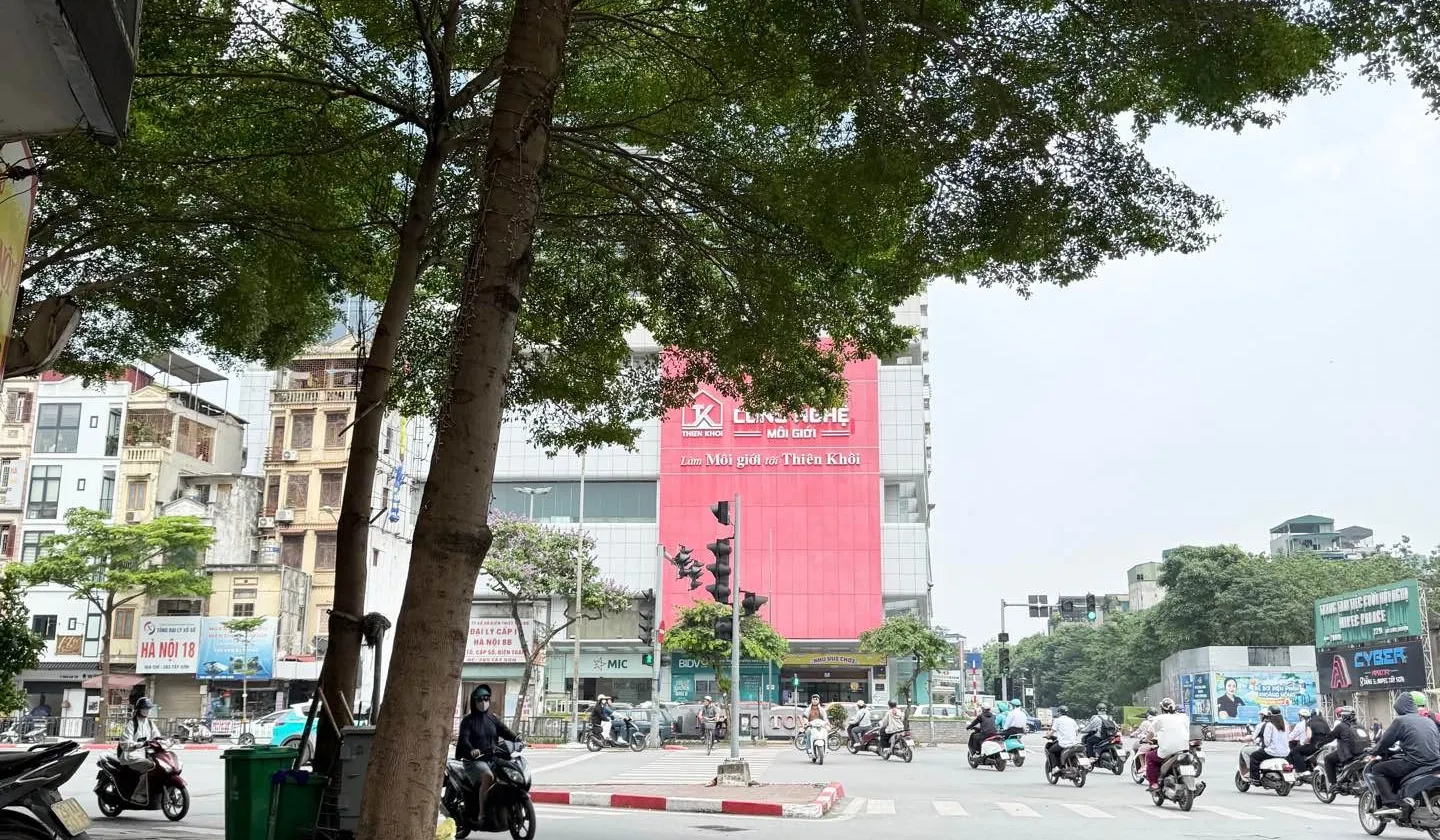 🌹 MẶT PHỐ - THÁI THỊNH - VỈA HÈ RỘNG - THANG MÁY - KINH DOANH - Giá: 26 Tỷ - Sổ đỏ chính Chủ... Bán nhà mặt phố tại Đống Đa, Hà Nội 01