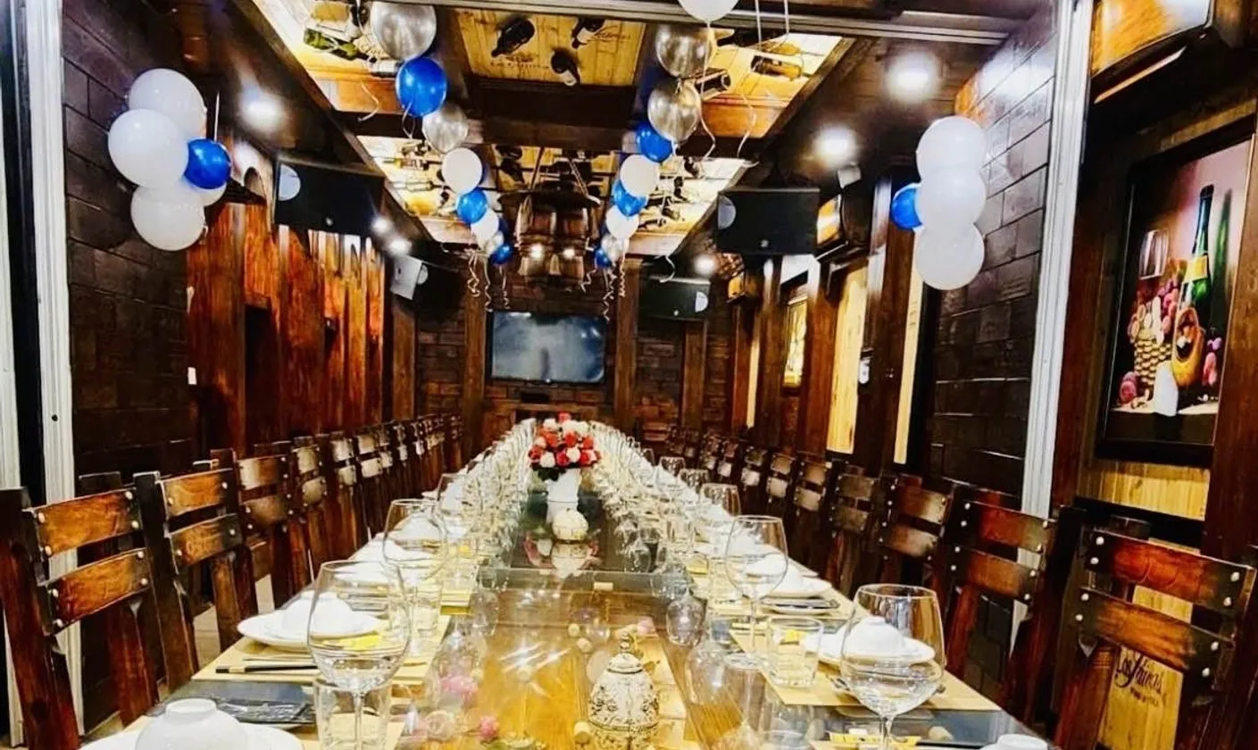 TOÀ NHÀ 8 TẦNG CÓ HẦM - 2 MẶT TIỀN NGAY KẾ SÂN BAY TÂN SƠN NHẤT - ĐANG KINH DOANH KARAOKE - HẦM RƯ... Bán nhà mặt phố tại Tân Sơn Hòa, Hồ Chí Minh 01