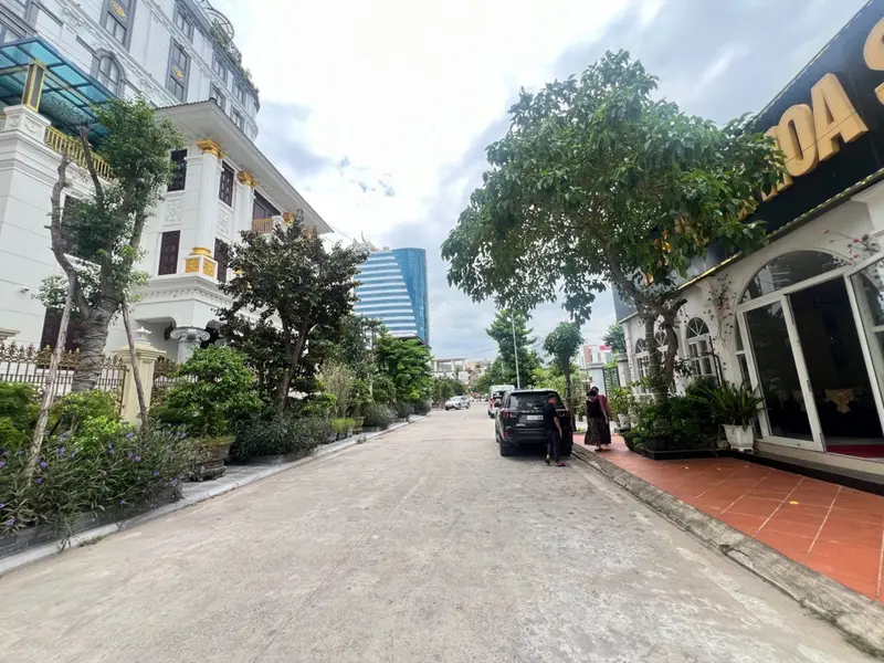 Bán nhà mặt phố 330m2 khu đô thị Cái Dăm, Bãi Cháy, Hạ Long, giá 23 tỷ, đang cho thuê... Bán nhà mặt phố tại Bãi Cháy, Quảng Ninh 01