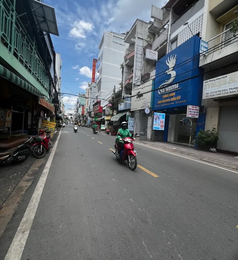 Nhà phố góc hai mặt tiền sang trọng tại Hồ Bá Kiện, Quận 10... Bán nhà mặt phố tại Hòa Hưng, Hồ Chí Minh 01