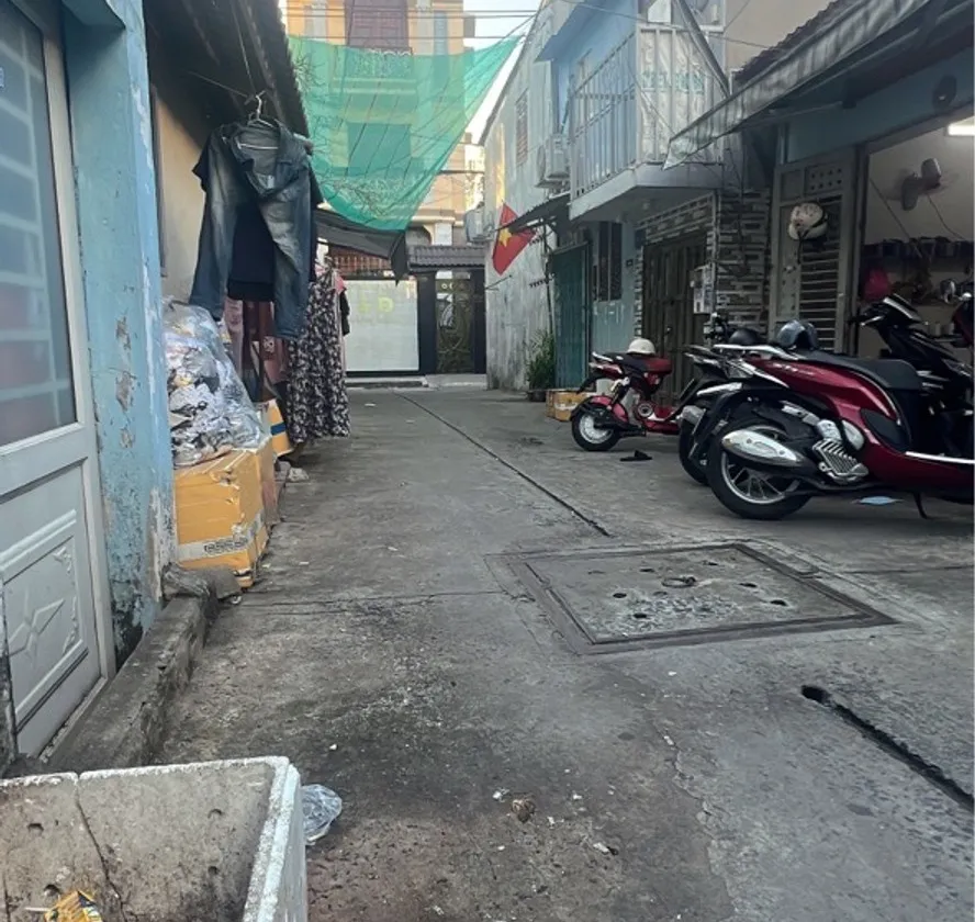 Nhà cũ tiện xây mới gần Tân Kỳ Tân Quý, hẻm xe hơi, diện tích rộng giá mỏng chỉ 3,x... Bán nhà mặt phố tại Bình Hưng Hòa, Hồ Chí Minh 01