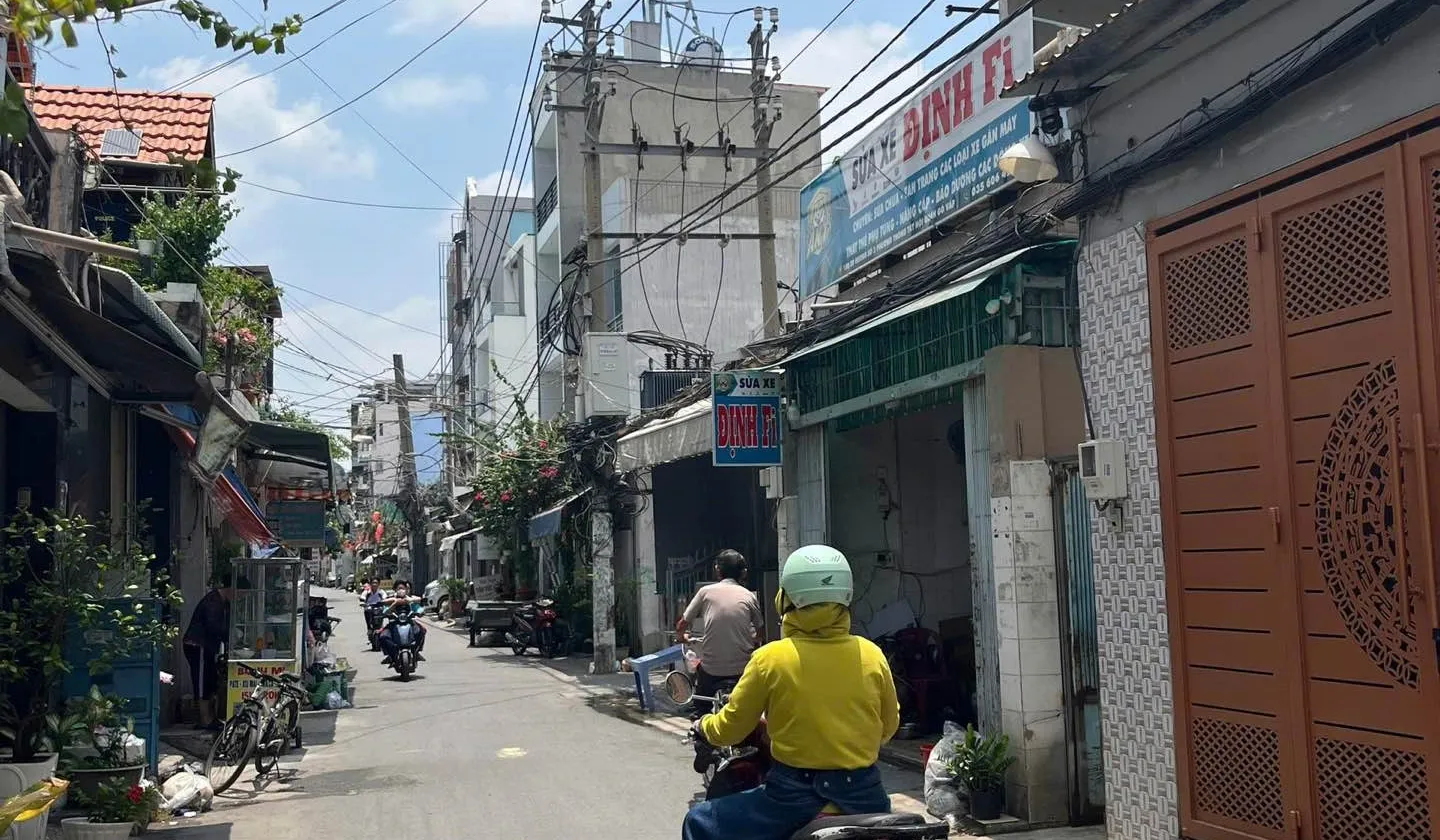 Nhà 6 Tầng Sang Trọng Gần Sân Bay Tân Sơn Nhất... Bán nhà riêng tại Thông Tây Hội, Hồ Chí Minh 01