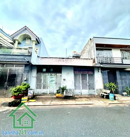 CHỈ 6,2 TỶ – HÓC MÔN – 2 MẶT TIỀN ĐƯỜNG – KHU BIỆT THỰ – 120M² – NGANG 8M – NHÀ CẤP 4 ĐANG CHO THUÊ... Bán nhà mặt phố tại Đông Thạnh, Hồ Chí Minh 01