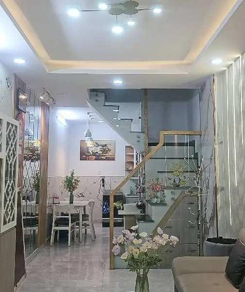 Nhà 2 tầng 30m2 hẻm xe hơi, đang cho thuê Tân Bình giá 3.85 tỷ... Bán owner_side tại Tân Bình, Hồ Chí Minh 01