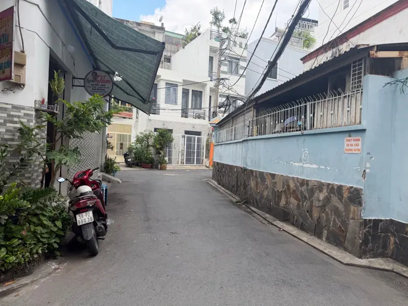 Nhà lô góc hẻm xe hơi - Tân Bình siêu tiện lợi... Bán nhà riêng tại Tân Hòa, Hồ Chí Minh 01