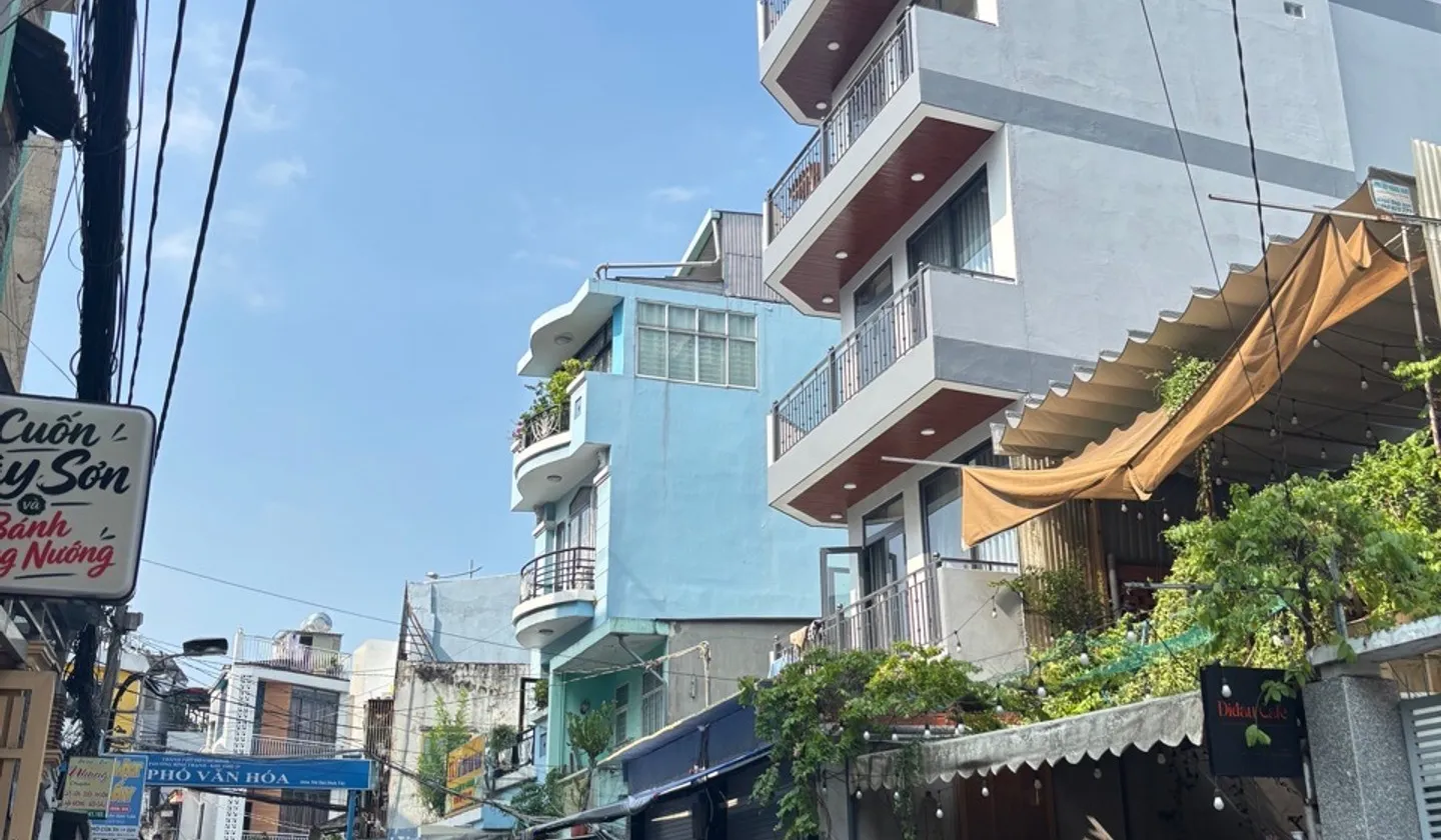 Bán nhà 4 Tầng BTCT 4 Phòng ngủ - Nằm sau căn mặt tiền chỉ hơn 4.x tỷ gần Ngã Tư Hàng Xanh... Bán nhà riêng tại Bình Thạnh, Hồ Chí Minh 01