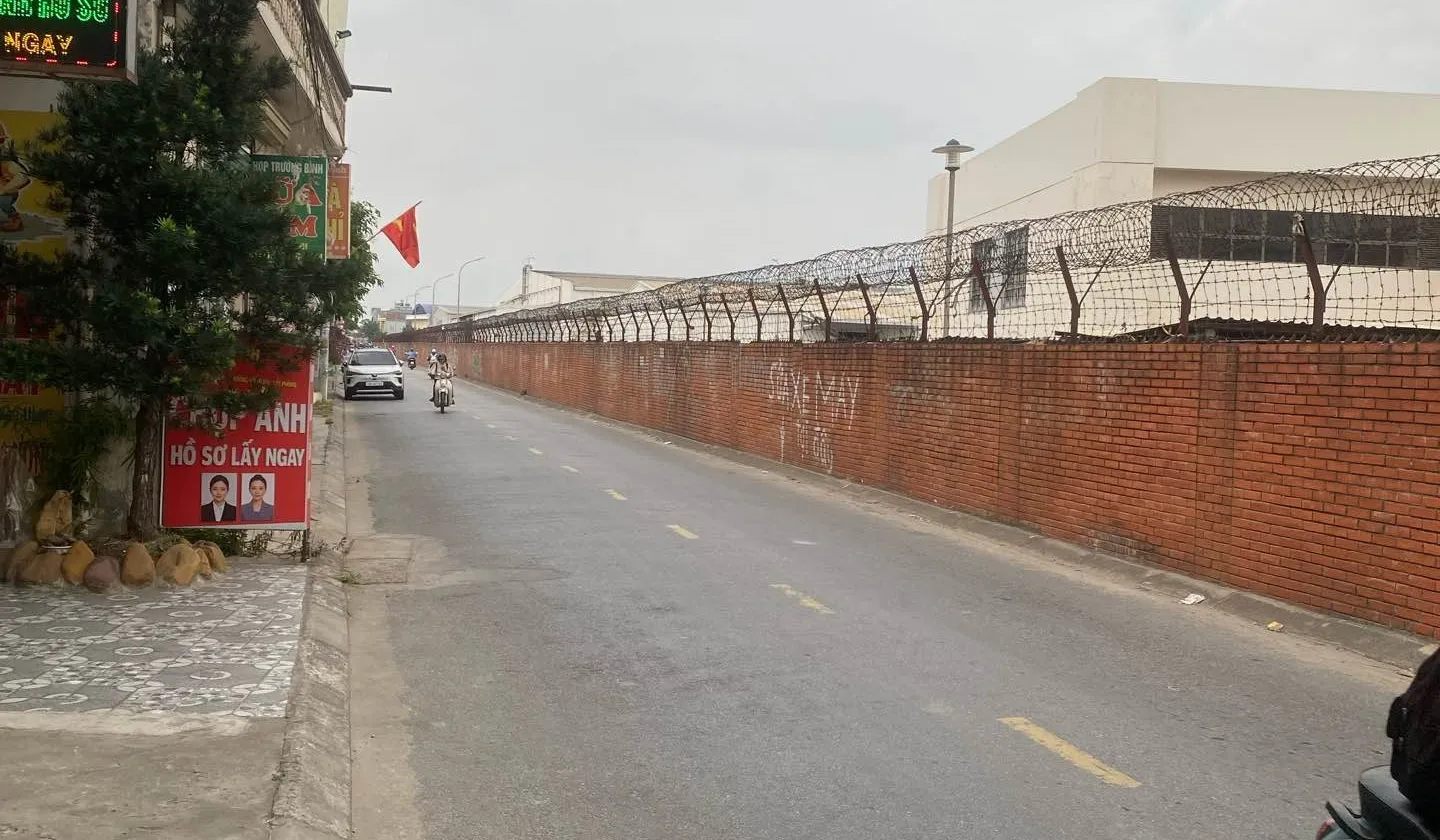 Nhà mặt phố 2 tầng sầm uất tại khu vực Ngã 3 Nguyễn Trãi An Hưng... Bán nhà mặt phố tại Hồng An, Hải Phòng 01