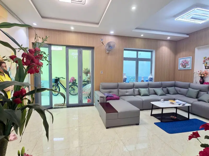 BÁN NHÀ 3 TẦNG NỞ HẬU 133M² – SÂN RỘNG ĐỂ 2 Ô TÔ – TẶNG NỘI THẤT XỊN.... Bán nhà riêng tại Phú Định, Hồ Chí Minh 01