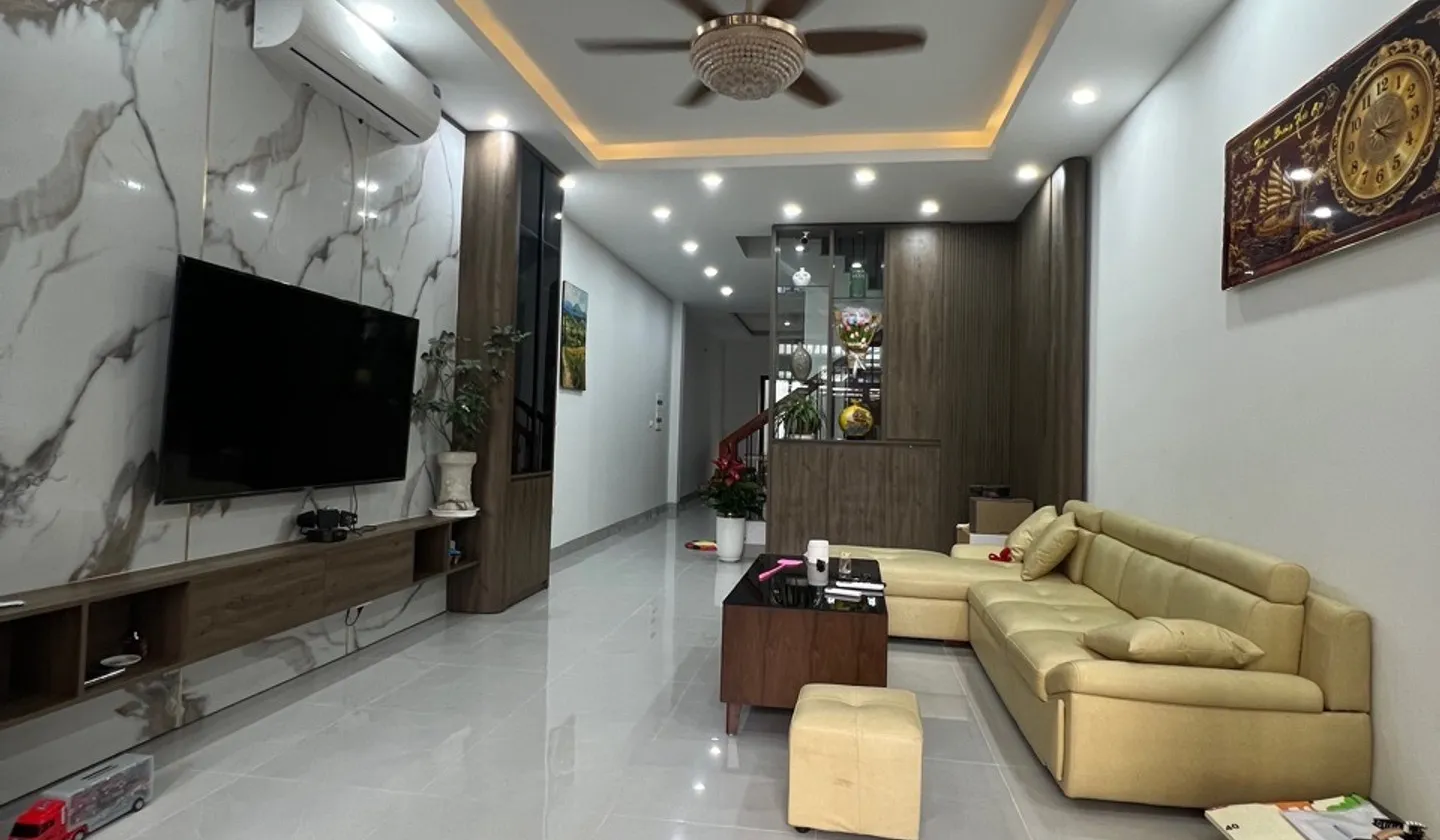 Bán nhà Ngô Gia Tự, Long Biên 92m, 14 tỷ. Thang máy, gần phố, ở ngay!... Bán nhà riêng tại Việt Hưng, Hà Nội 01