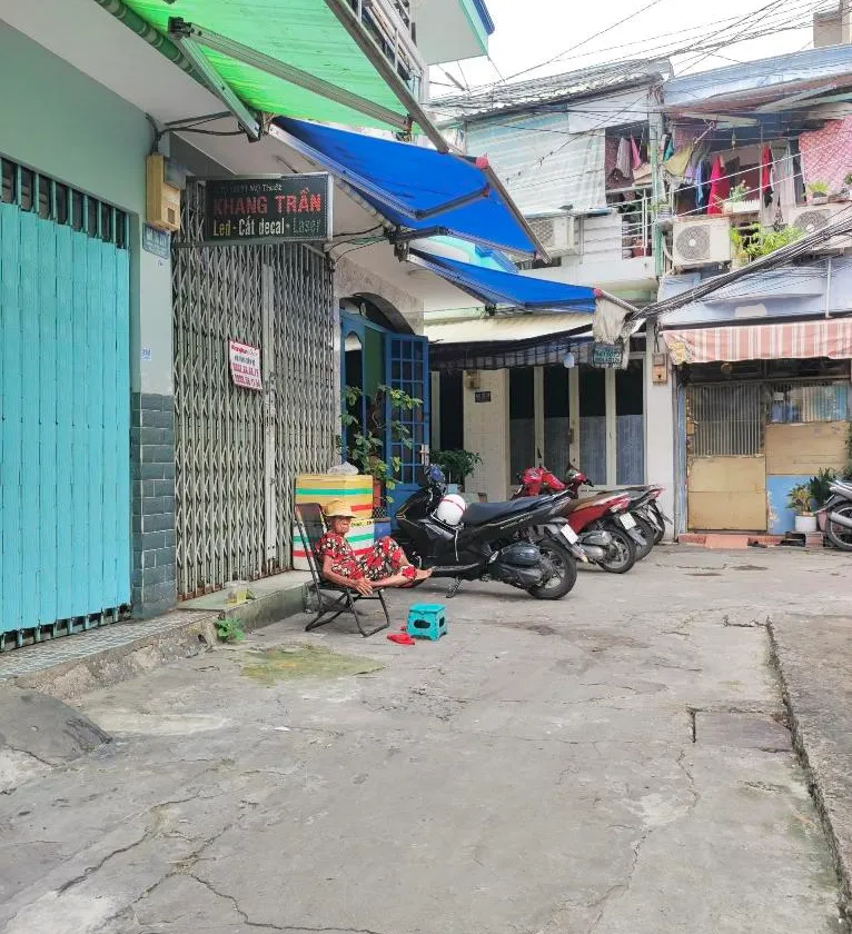 Nhà 3 tầng xinh xắn giữa lòng Quận 10... Bán nhà riêng tại Hòa Hưng, Hồ Chí Minh 01
