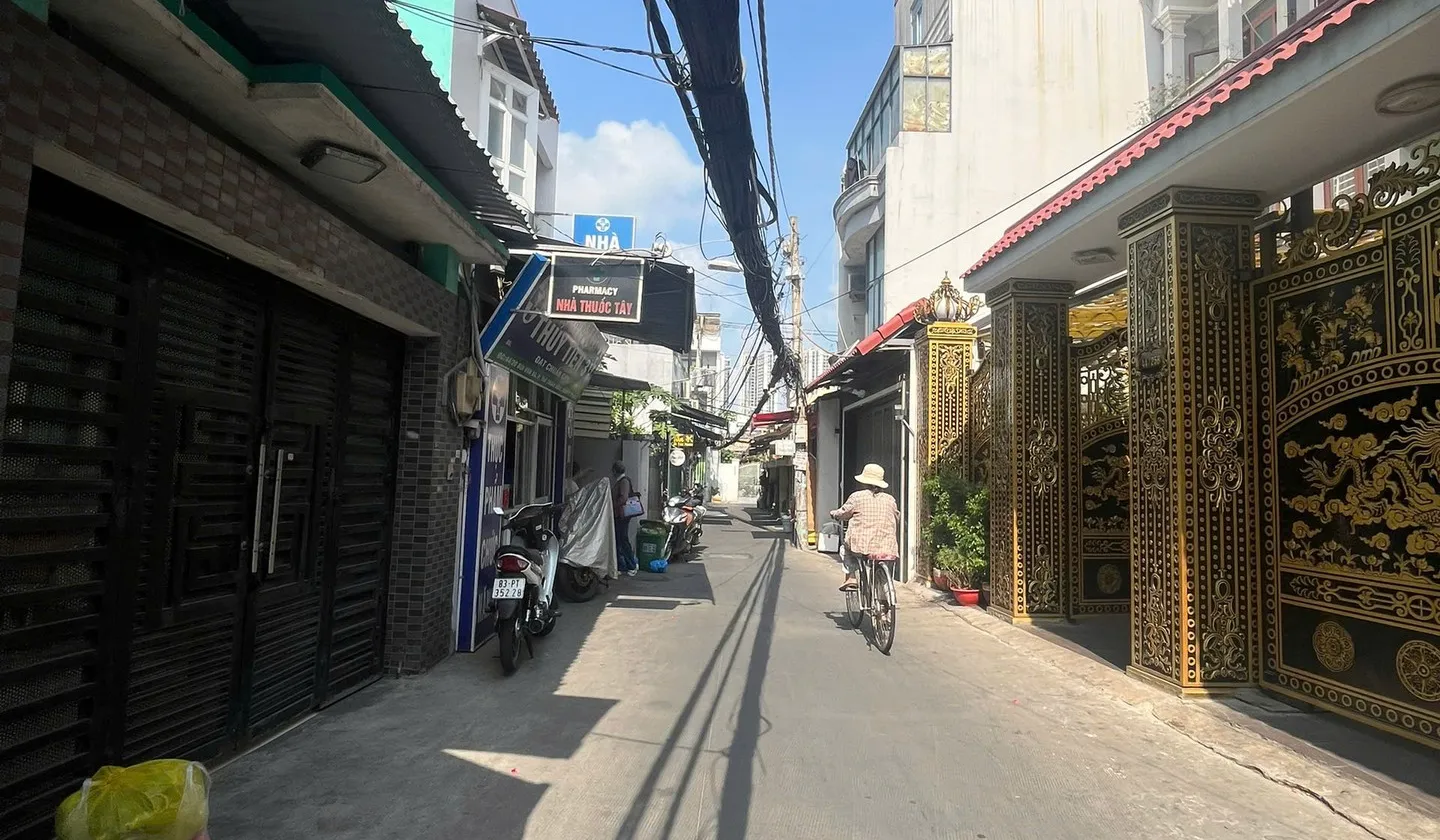 Nhà mặt tiền rộng giữa trung tâm Quận 7, cơ hội đầu tư hấp dẫn... Bán nhà riêng tại Tân Thuận, Hồ Chí Minh 01
