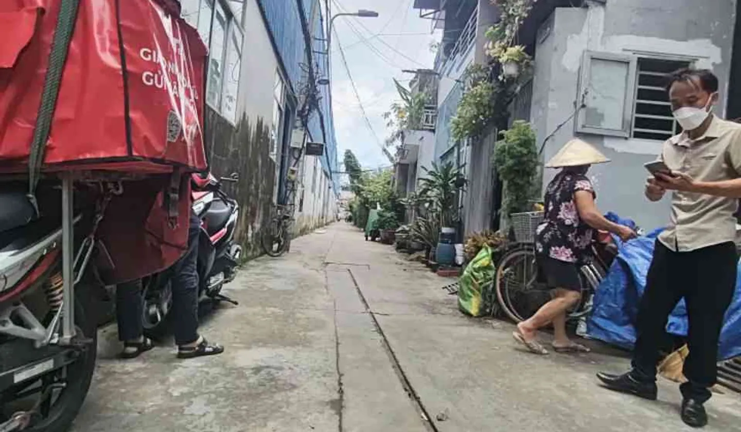 Bán nhà 4 tầng tại Phú Định,quận 8 TP.HCM hẻm xe hơi với 4 phòng ngủ và thiết kế hiện đại... Bán nhà riêng tại Phú Định, Hồ Chí Minh 01