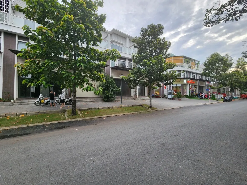 🏦Nhà mặt phố diện tích lớn tại xã Bình Hưng, cơ hội hiếm có với giá tốt... Bán nhà mặt phố tại Bình Hưng, Hồ Chí Minh 01