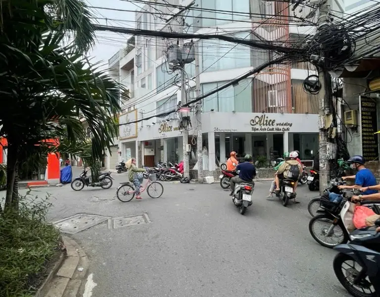 Nhà mặt phố kinh doanh rộng rãi tại Quận Tân Bình giá ưu đãi... Bán nhà mặt phố tại Bảy Hiền, Hồ Chí Minh 01