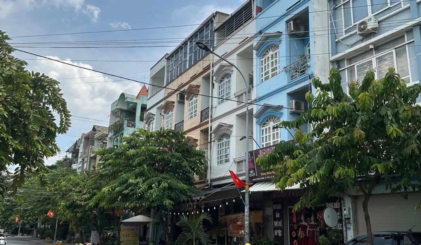 Nhà mặt tiền Song Hành, quận 12, 4 tầng, 6 phòng ngủ cần bán gấp... Bán nhà mặt phố tại Đông Hưng Thuận, Hồ Chí Minh 01