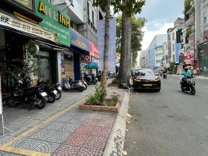 Bán nhà mặt phố Quận 1, mặt tiền rộng 5,3m, 5 tầng hướng Đông Nam... Bán nhà mặt phố tại Bến Thành, Hồ Chí Minh 01