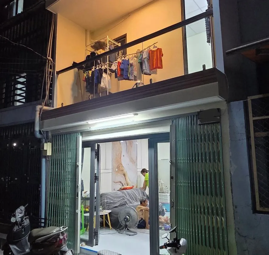 Nhà 2 tầng giá 4,2 tỷ chiến lược-Bình Tân, hẻm xe hơi rộng 4m... Bán nhà riêng tại Bình Trị Đông, Hồ Chí Minh 01