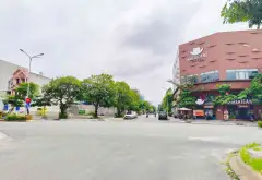 Bán nhà mặt phố 3 tầng tại trung tâm hành chính Dĩ An, diện tích 136m2... Bán nhà mặt phố tại Dĩ An, Hồ Chí Minh 02