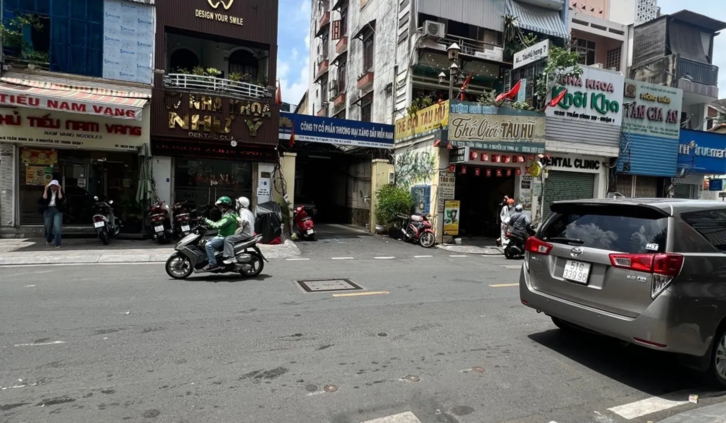 Nhà góc 2 mặt tiền quận 1 - vị trí siêu đỉnh... Bán nhà mặt phố tại Cầu Ông Lãnh, Hồ Chí Minh 01