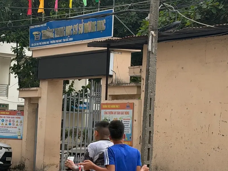 Sát trung tâm từ sơn NHÀ MỚI XÂY, ĐANG H nhà 3TẦNG DT 142m Mt 11m nở hậu Đường ô tô đỗ vào tận nhà... Bán nhà riêng tại Phù Khê, Bắc Ninh 01