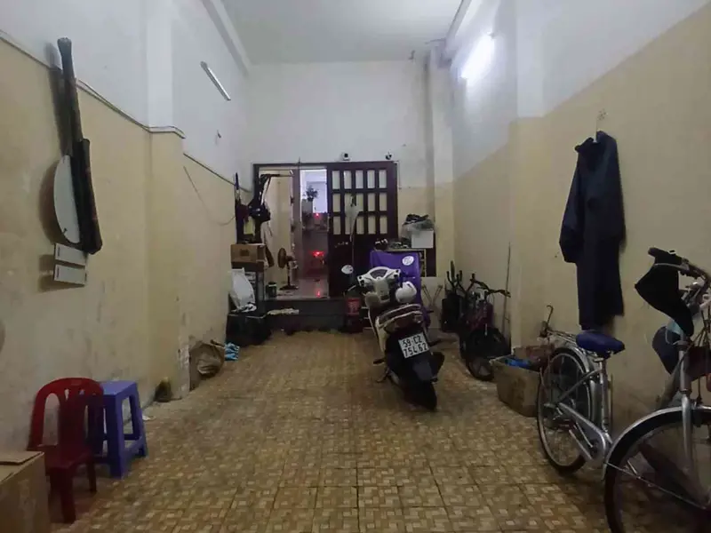 Nhà 3 tầng 6 phòng ngủ phù hợp vừa ở vừa cho thuê tại Quận 6... Bán nhà riêng tại Bình Phú, Hồ Chí Minh 01