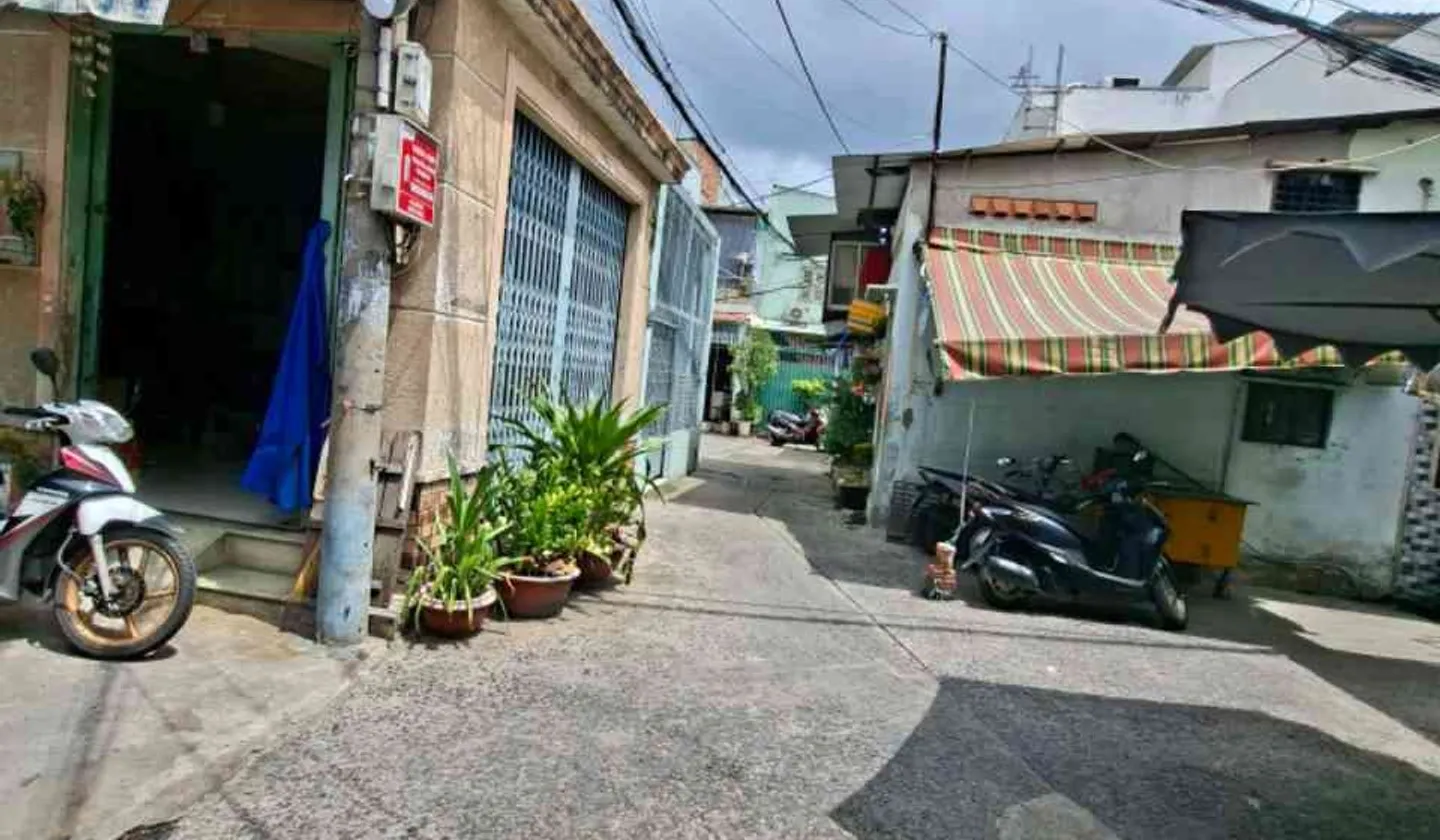 Nhà 2 tầng trung tâm Quận 11 giá tốt, tiện ích quanh đầy đủ... Bán nhà riêng tại Hòa Bình, Hồ Chí Minh 01