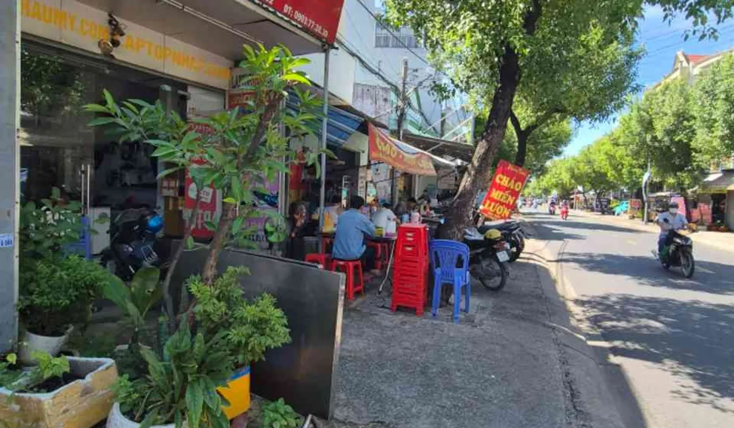 Nhà mặt phố lô góc tại Song Hành với không gian mở 230m2... Bán nhà mặt phố tại Trung Mỹ Tây, Hồ Chí Minh 01